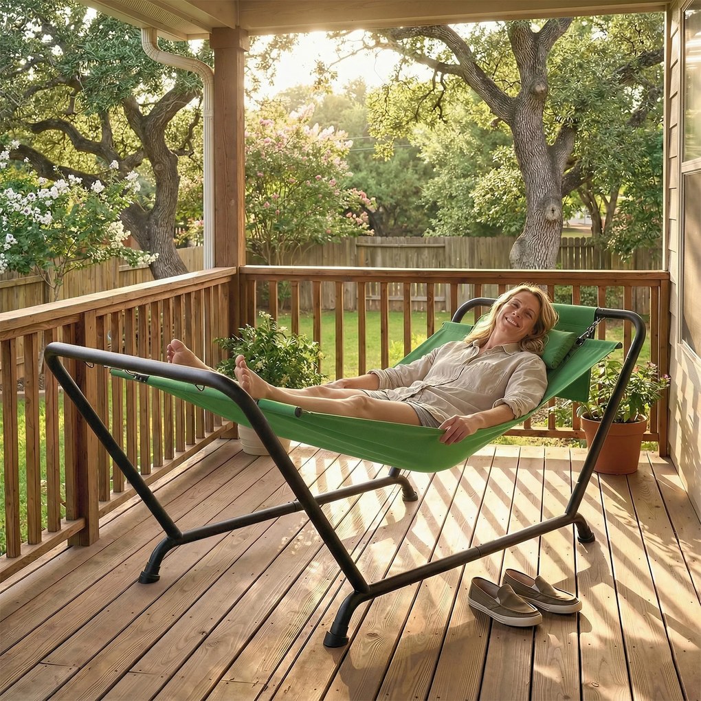 Outsunny Hamac de Exterior cu Suport, Hamac Autoportant cu Buzunar Lateral, Tetieră și Structură din Metal, Capacitate 150 kg pentru Grădină, Balcon, Terasă, 237 x 90 x 92 cm, Verde Închis | Aosom Romania
