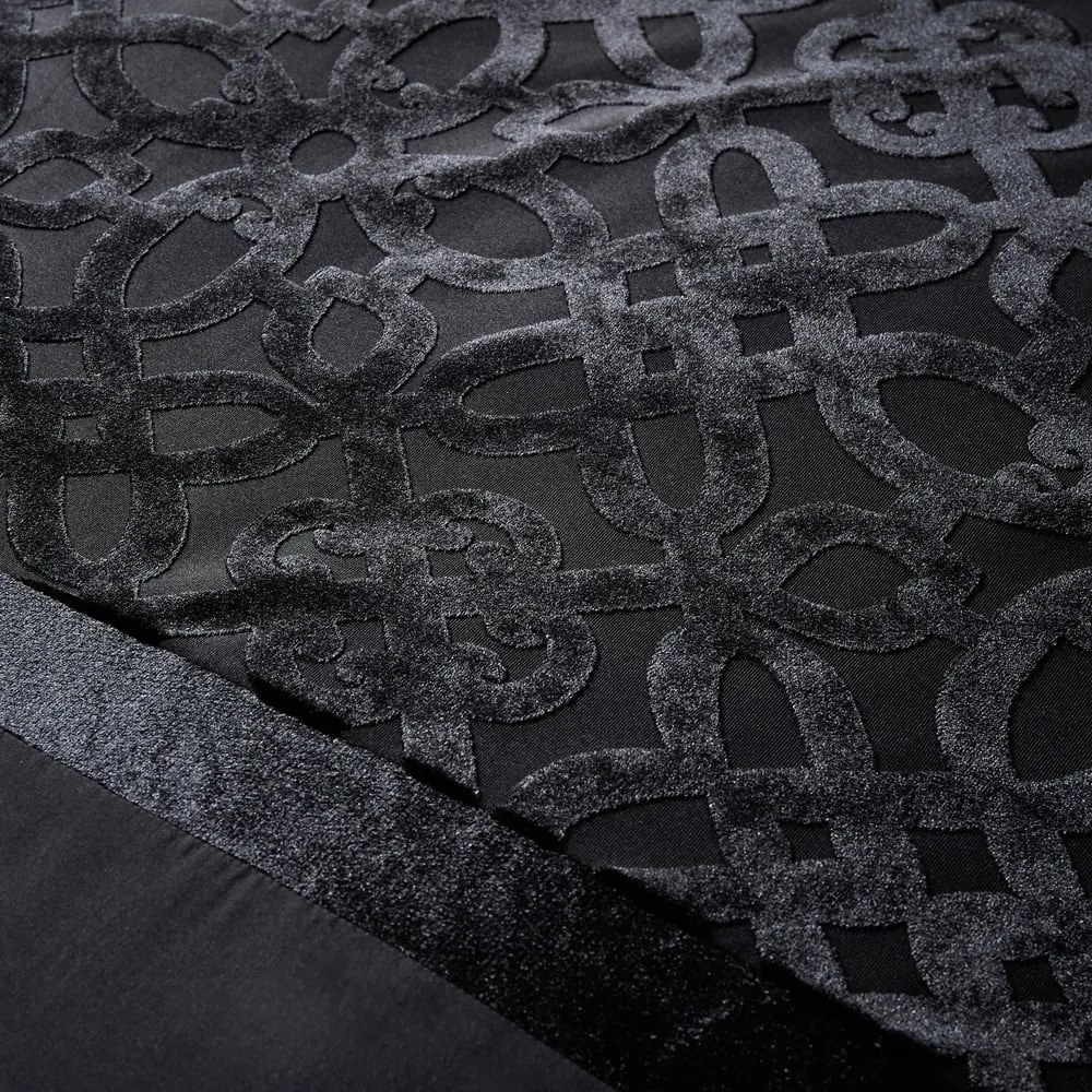 Lenjerie de pat neagră din catifea pentru pat dublu, extinsă 230x220 cm Lattice Cut – Catherine Lansfield