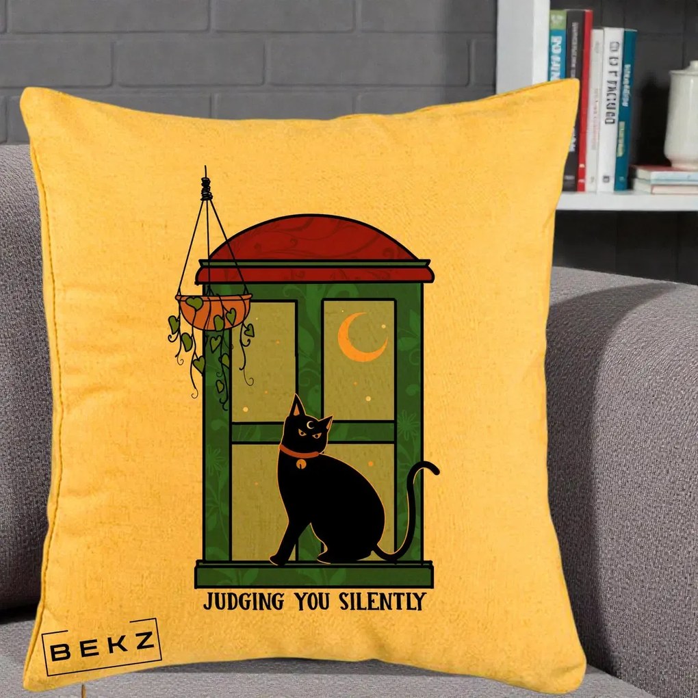 Perna Decorativa Judging You Silently Pisica Geam, 40x40 cm, Galben, Husa Detasabila, Perna Inclusa, BEKZ®