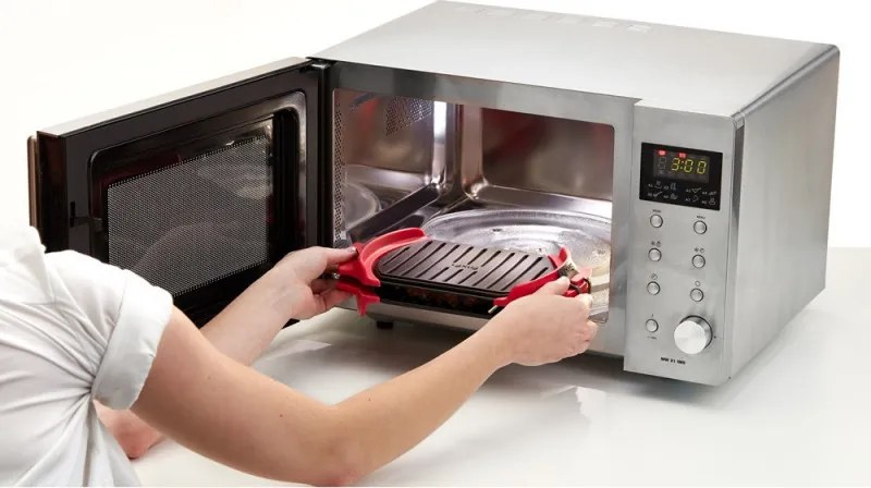 Grill pentru cuptorul cu microunde Lekue 1009081, 25,2 x 14,8 x 5,4 cm, Silicon platinat, Otel cu acoperire antiaderenta, 0 /+240 °C, Roșu