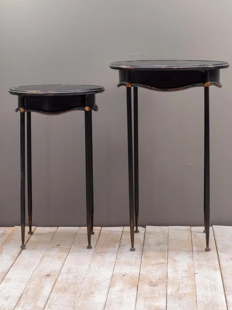 Set 2 măsuțe laterale vintage înalte din metal, negru, cu blat oval și șorț ondulat, finisaj patinat, 76 x 50 x 43 cm, „Orleans”