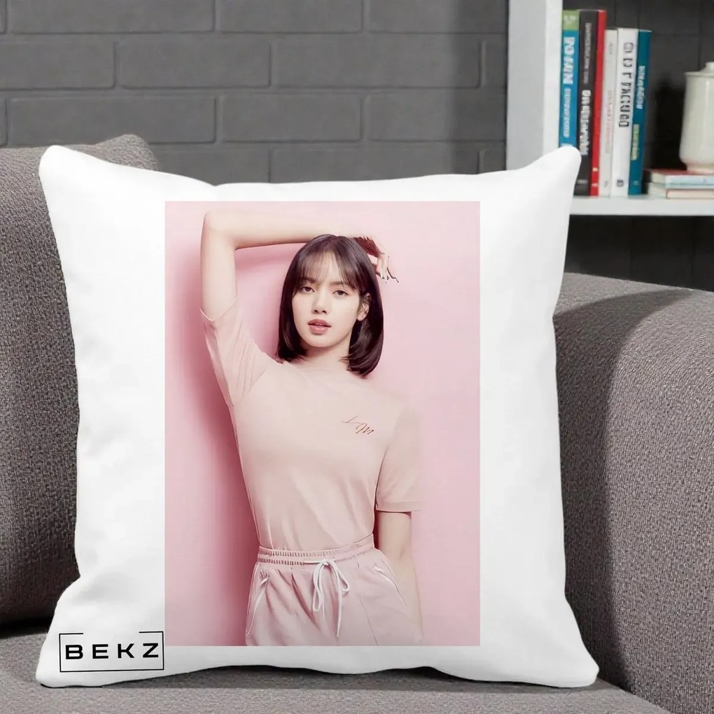 Perna Personalizata K-pop BLACKPINK Lisa Roz, 40x40 cm, Alba Mata, Husa Detasabila, Perna Inclusa, BEKZ®