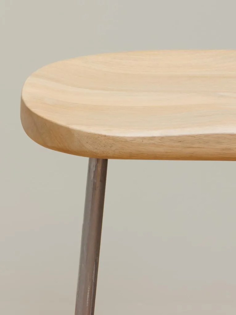 Scaun de bar din lemn de mango și metal, natur, în stil industrial, cu șezut scobit și suport pentru picioare, 76 x 42 x 37 cm, „Hinto”