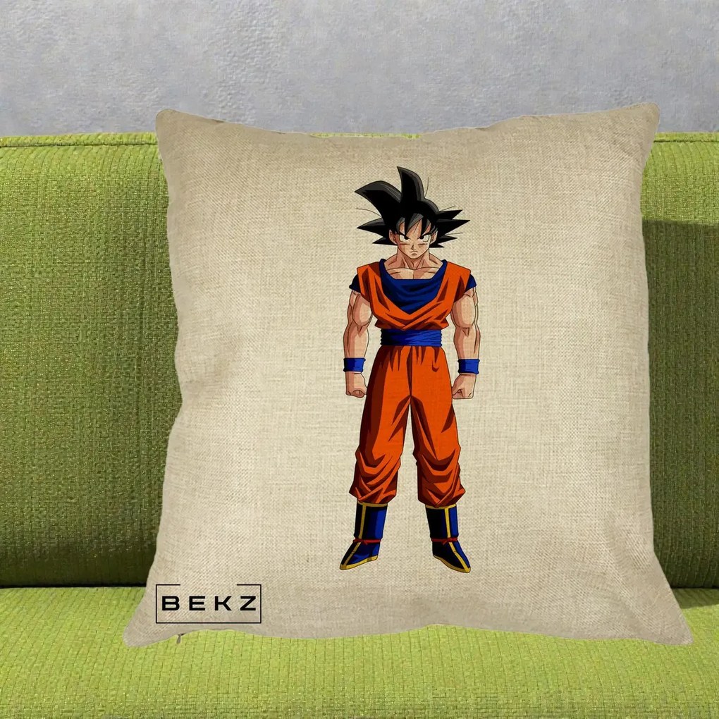 Perna Personalizata Dragon Ball Goku Complet in Gi Portocaliu, 40x40 cm, Crem, Husa Detasabila, Perna Inclusa, BEKZ®