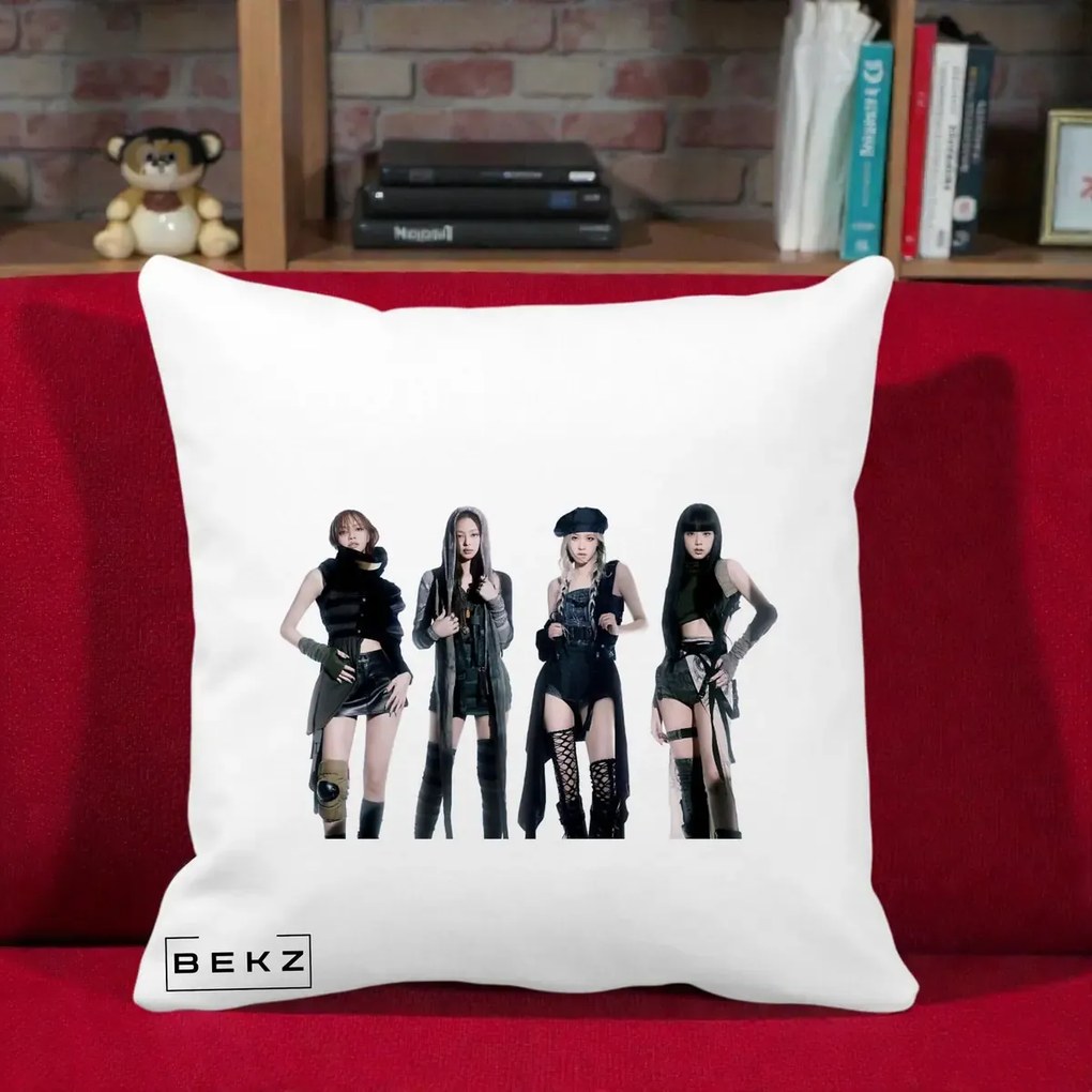 Perna Personalizata K-pop BLACKPINK Tinute Negre Elegante Grup, 40x40 cm, Alba Mata, Husa Detasabila, Perna Inclusa, BEKZ®