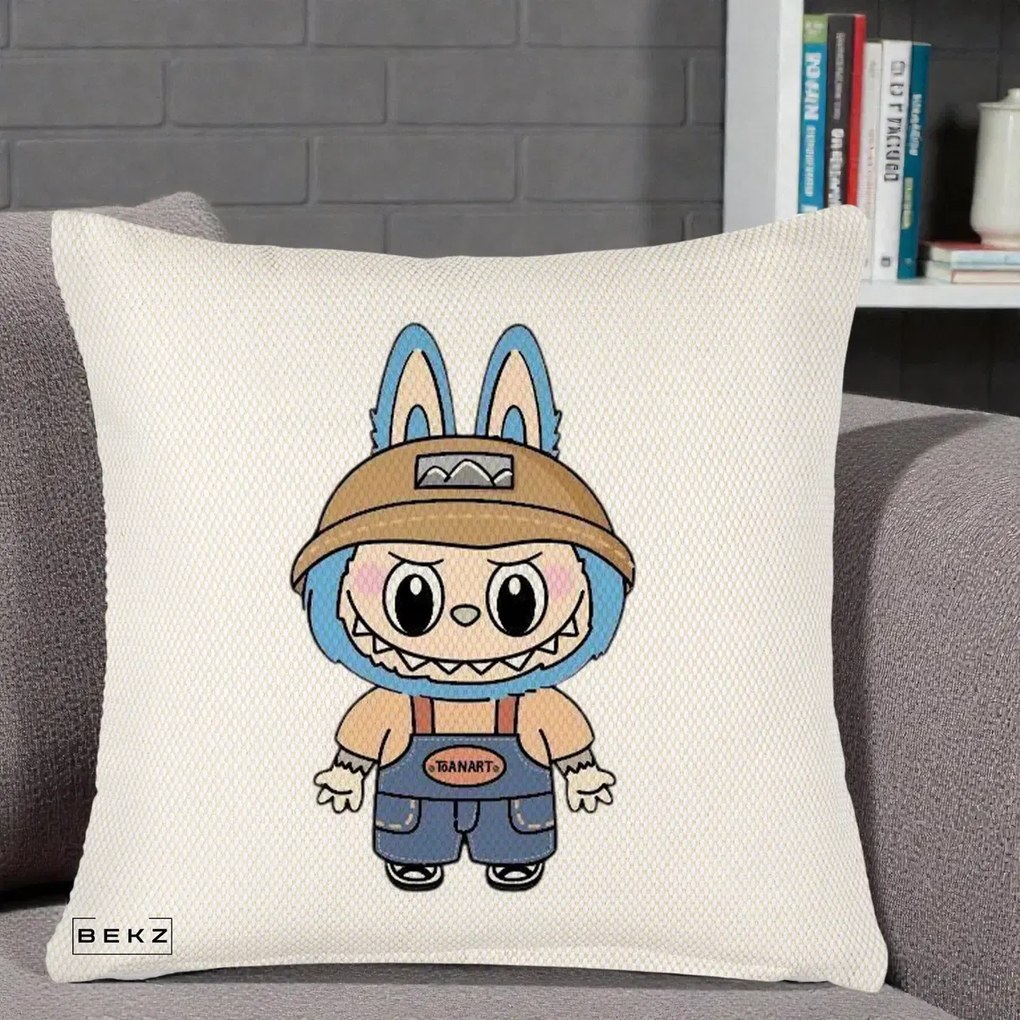 Perna Personalizata Labubu Toanart Blugi, 40x40 cm, Crem Reliefat, Husa Detasabila, Perna Inclusa, BEKZ®