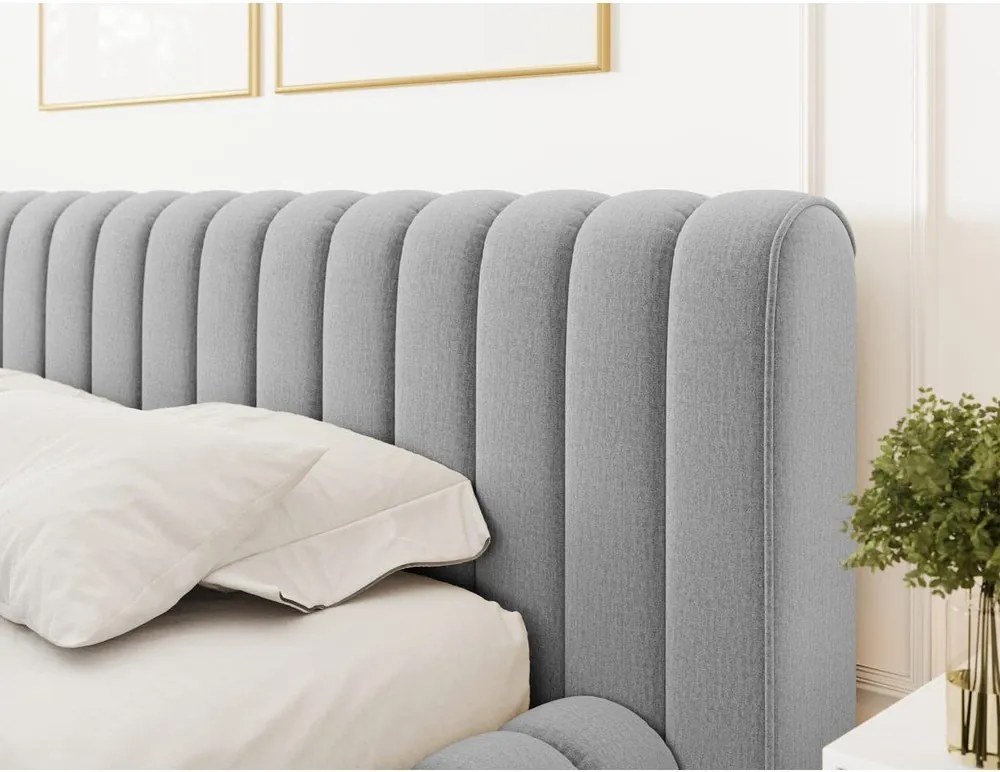 Pat matrimonial gri deschis tapițat cu spațiu de depozitare cu somieră 160x200 cm Carilla – ELTAP