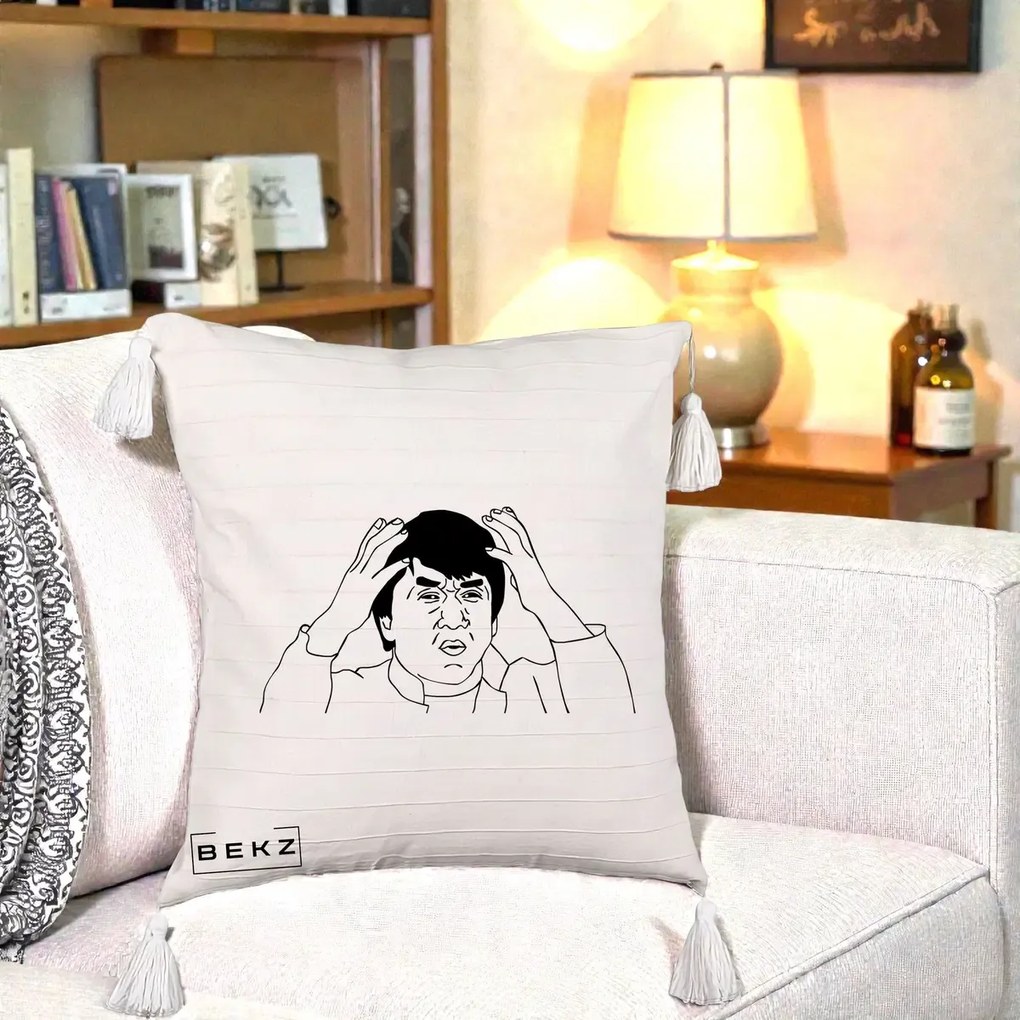 Perna Decorativa Jackie Chan WTF, 40x40 cm, Bej cu Franjuri, Husa Detasabila, Perna Inclusa, BEKZ®