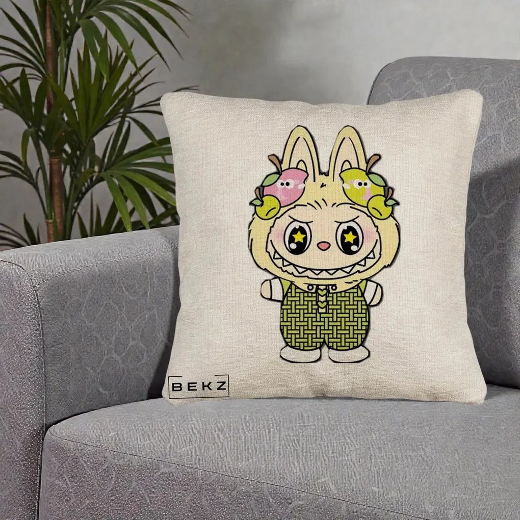 Perna Personalizata Labubu Galben cu Mere si Salopeta, 40x40 cm, Bej Canapea, Husa Detasabila, Perna Inclusa, BEKZ®