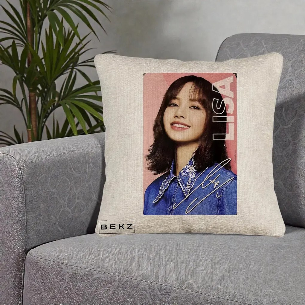 Perna Personalizata K-pop BLACKPINK Lisa cu Semnatura, 40x40 cm, Bej Canapea, Husa Detasabila, Perna Inclusa, BEKZ®