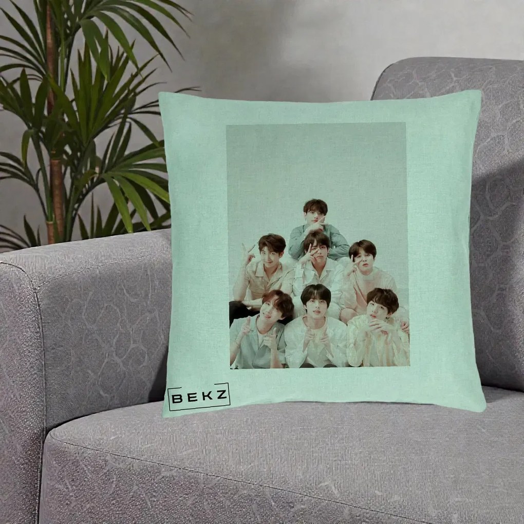 Perna Personalizata K-pop BTS Foto Grup Pastel, 40x40 cm, Verde Menta, Husa Detasabila, Perna Inclusa, BEKZ®