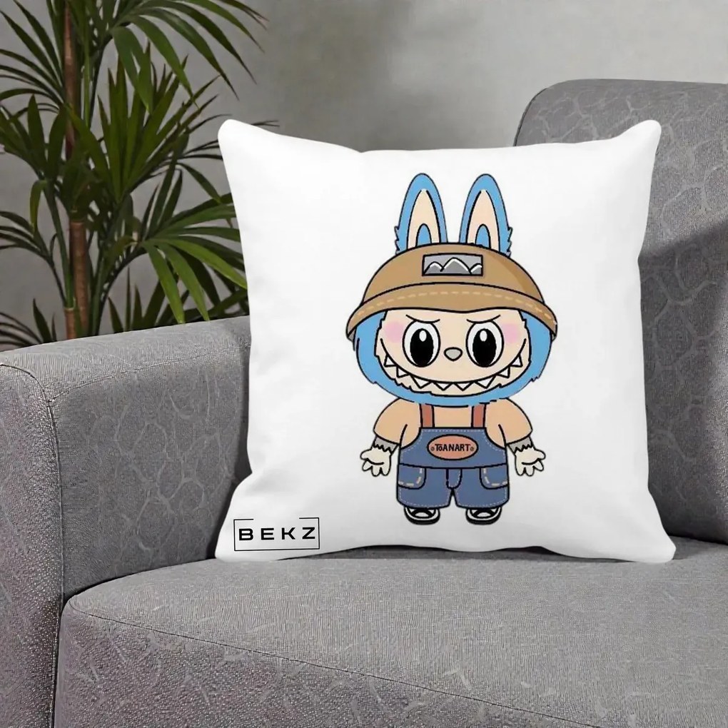 Perna Personalizata Labubu Toanart Blugi, 40x40 cm, Alba Mata, Husa Detasabila, Perna Inclusa, BEKZ®