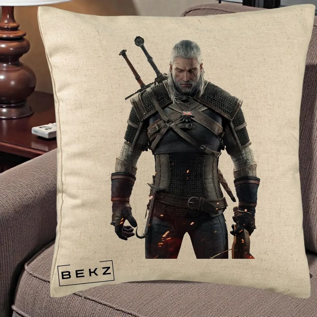 Perna Personalizata The Witcher Geralt of Rivia Portret, 40x40 cm, Bej, Husa Detasabila, Perna Inclusa, BEKZ®