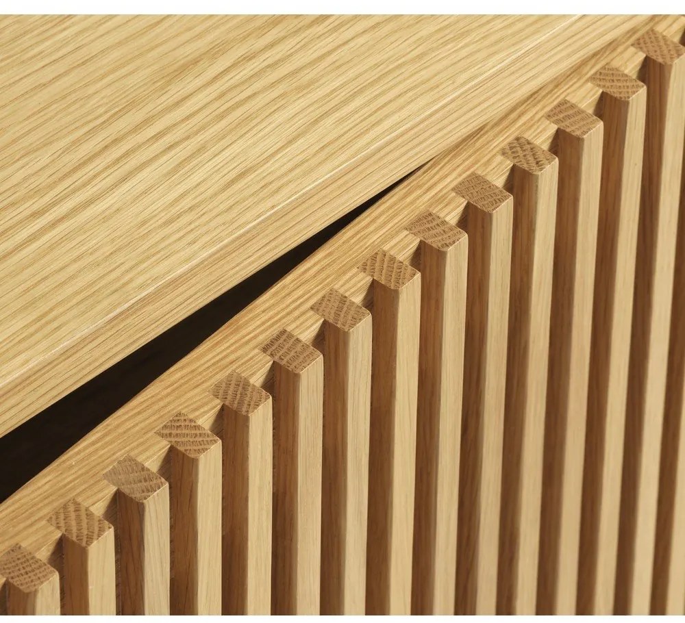 Comodă în culoare naturală joasă cu aspect de lemn de stejar 143x70 cm Tiber – Unique Furniture