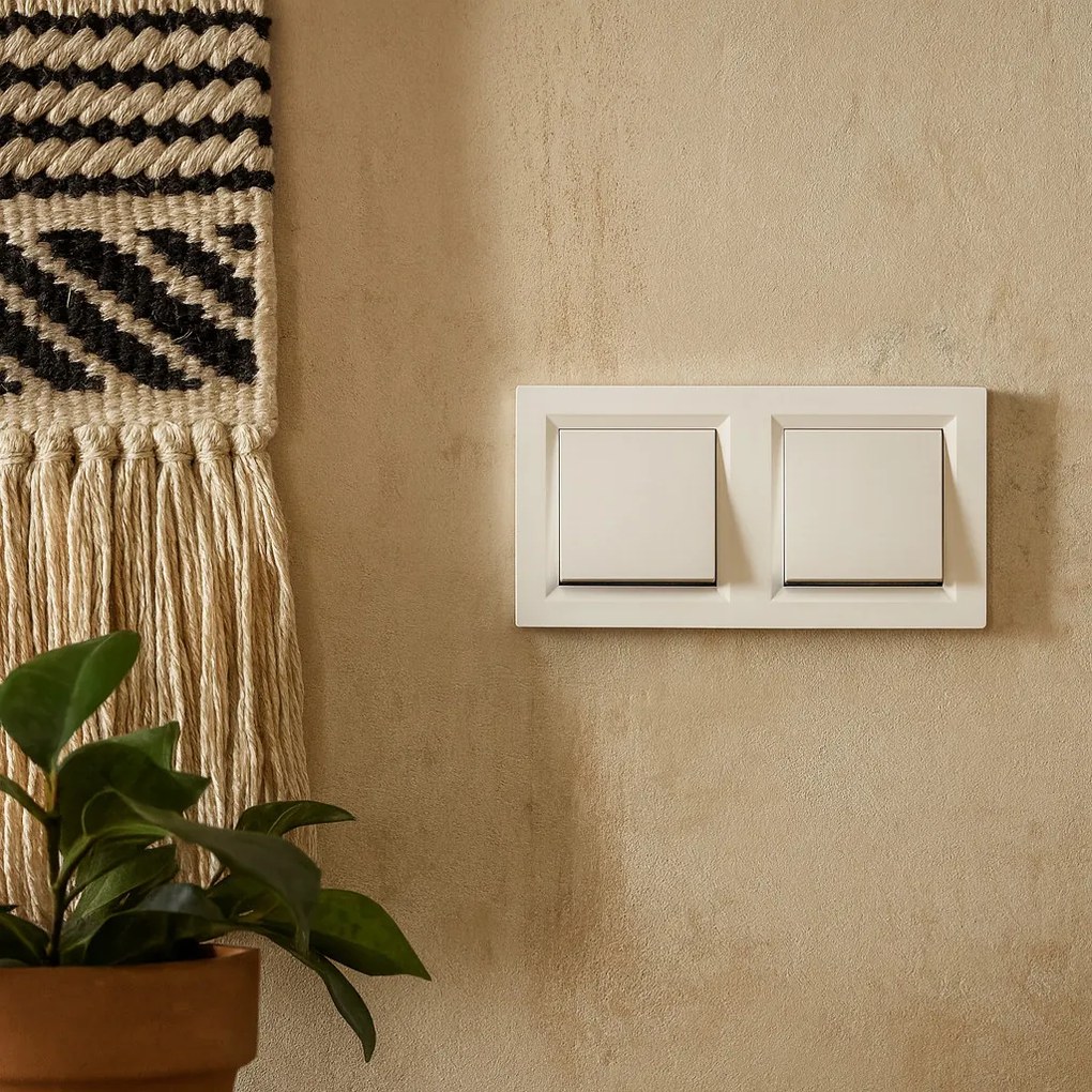 Întrerupător transversal dublu Nova 10A 250V 107 alb cu cadru dublu