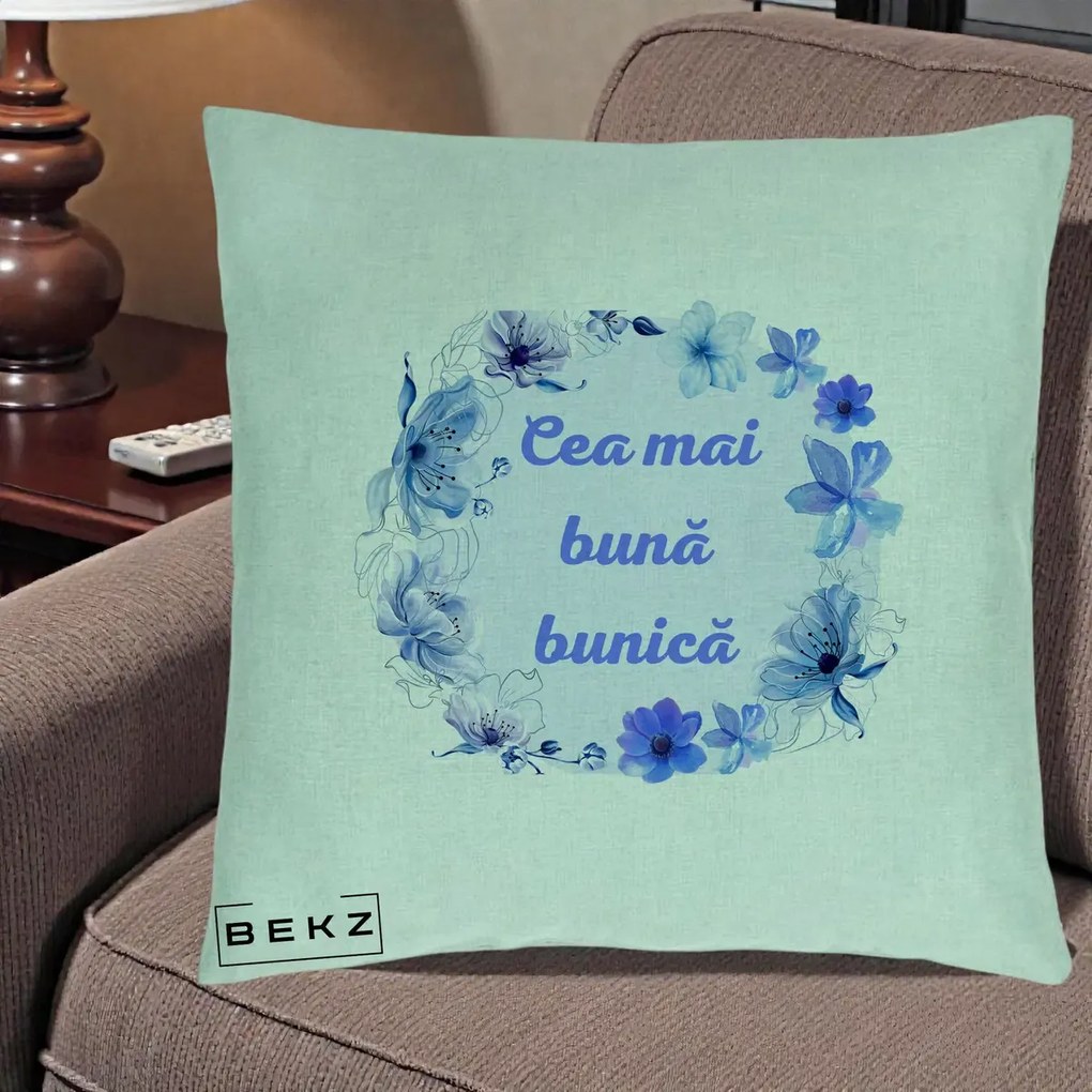 Cadou pentru Bunica - Perna Personalizata Cea Mai Buna Bunica Coronita Flori Albastre Acuarela, 40x40 cm, Verde Menta, Husa Detasabila, Perna Inclusa, BEKZ®