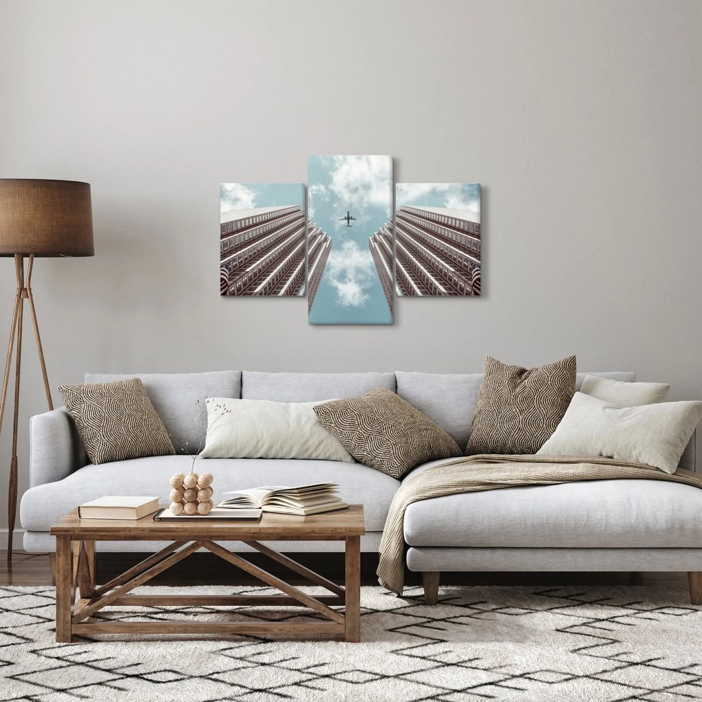 Tablou cuavion între clădiri (90x60 cm)