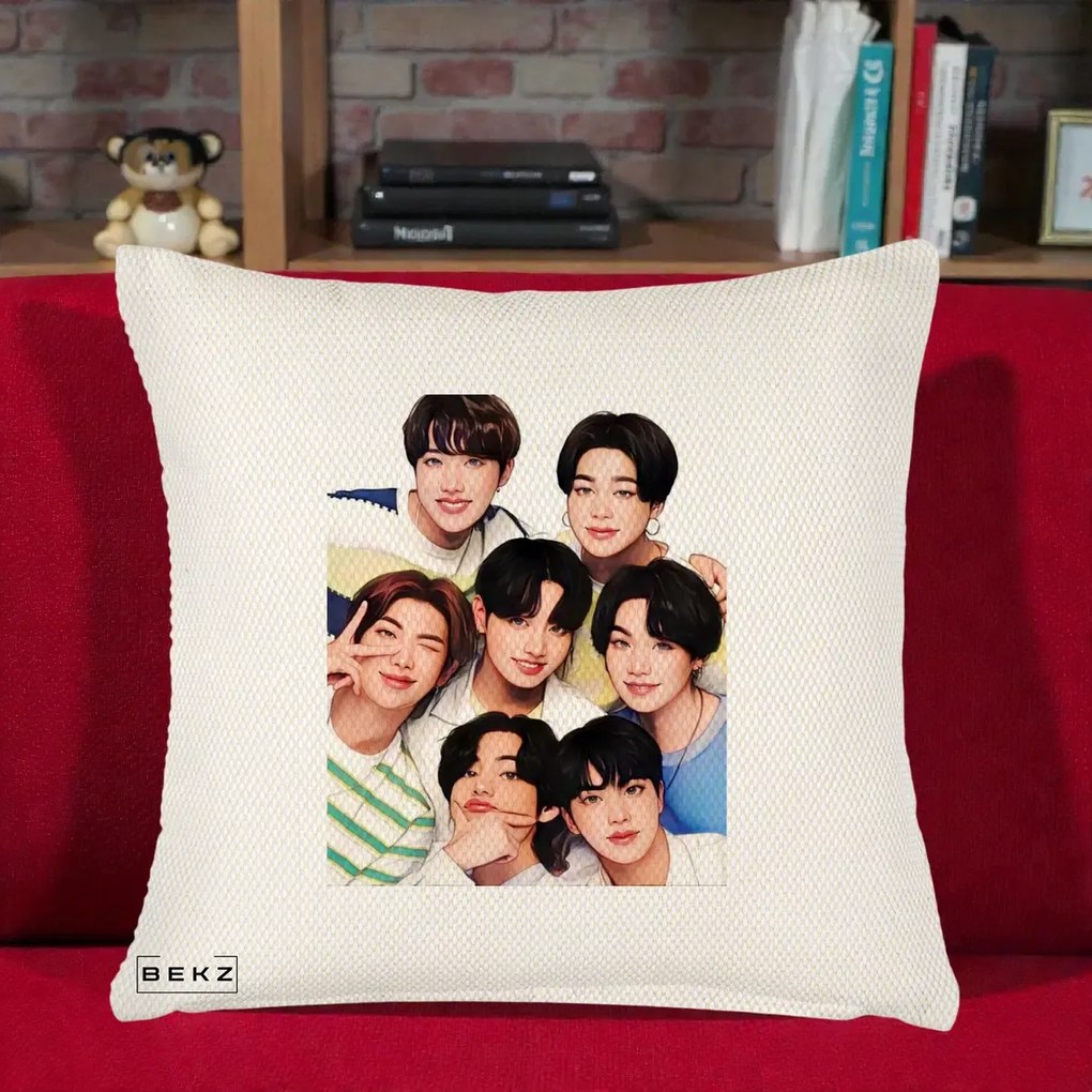 Perna Personalizata K-pop BTS Bangtan Boys Portret Grup Fanart, 40x40 cm, Crem Reliefat, Husa Detasabila, Perna Inclusa, BEKZ®