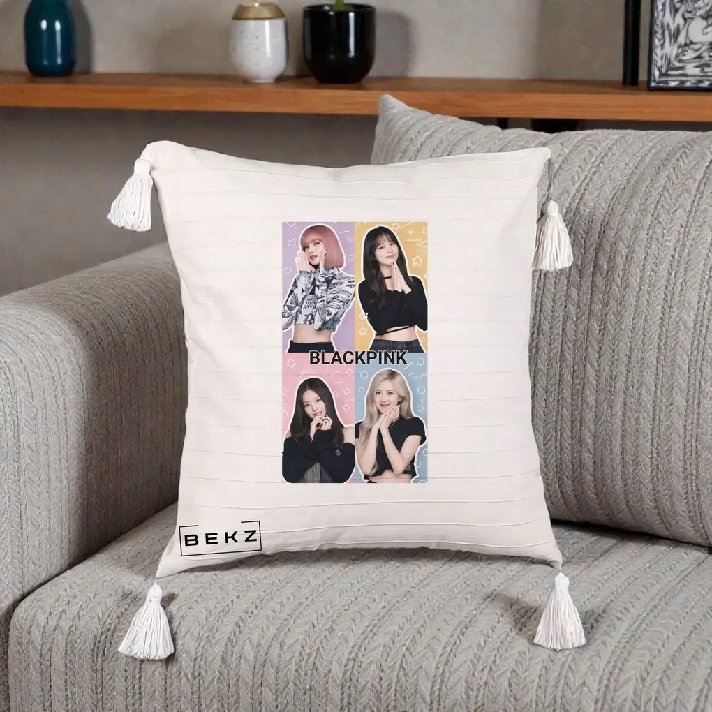 Perna Personalizata K-pop BLACKPINK Negru, 40x40 cm, Bej cu Franjuri, Husa Detasabila, Perna Inclusa, BEKZ®