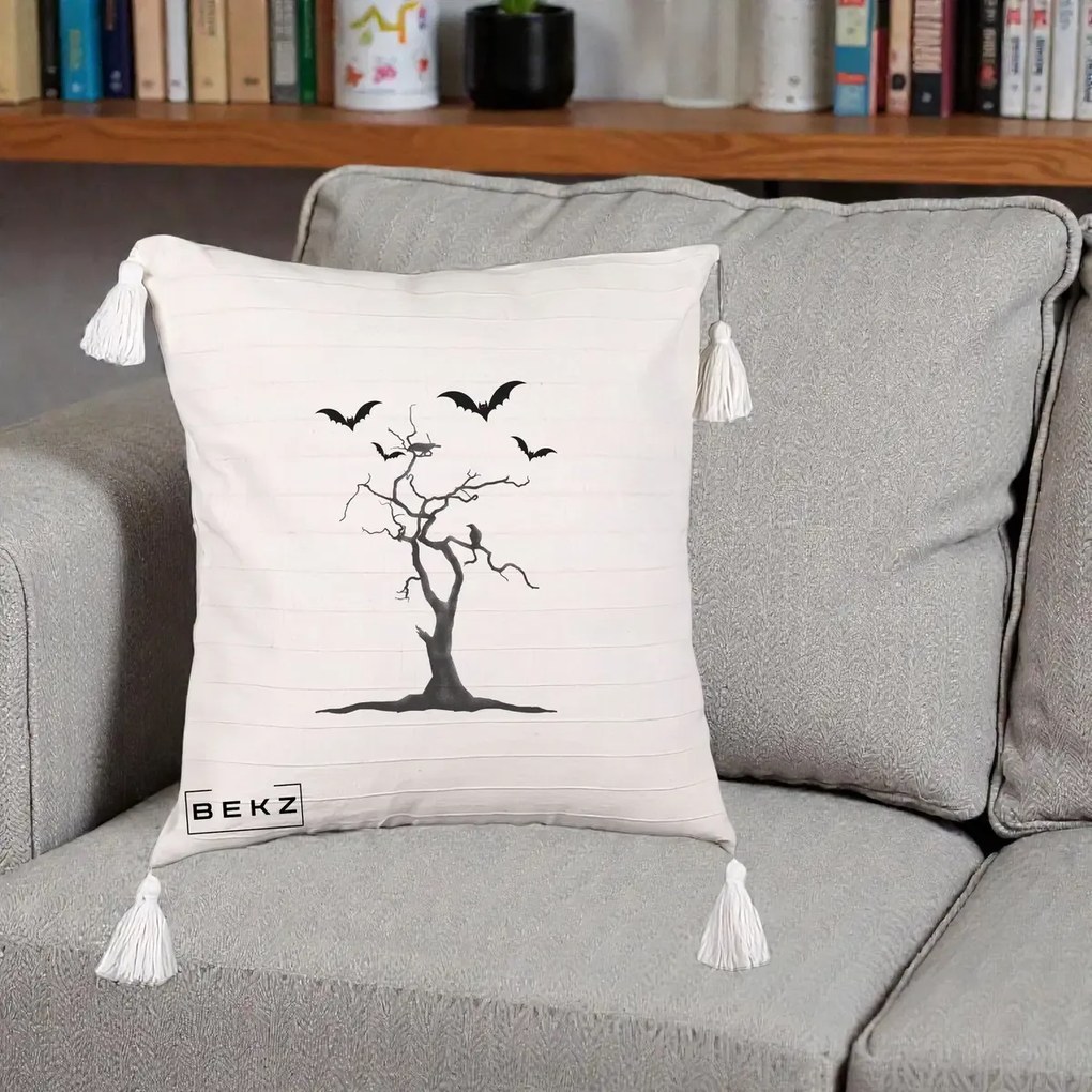 Perna Decorativa Halloween Copac cu Lilieci Alb-Negru, 40x40 cm, Bej cu Franjuri, Husa Detasabila, Perna Inclusa, BEKZ®