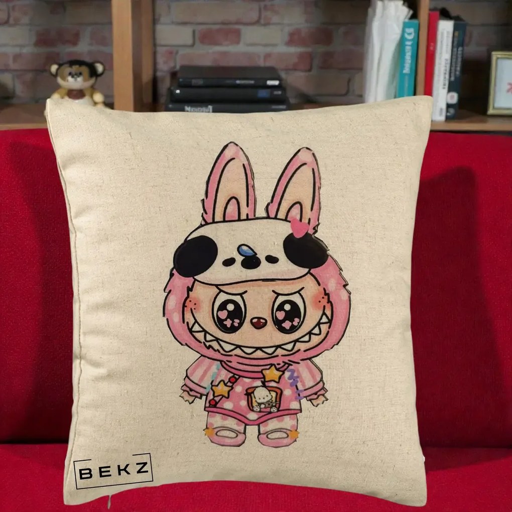 Perna Personalizata Labubu Panda-Bunny Roz, 40x40 cm, Bej, Husa Detasabila, Perna Inclusa, BEKZ®