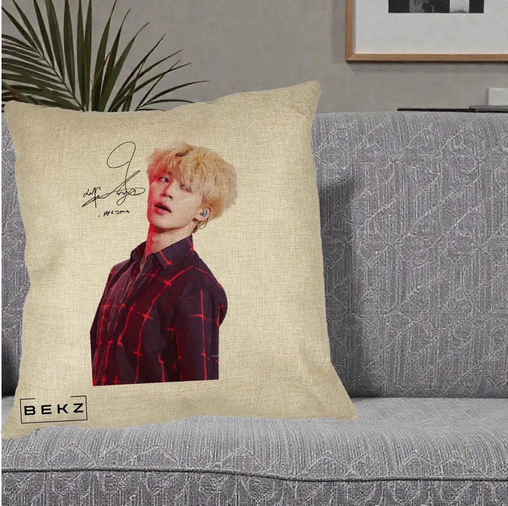 Perna Personalizata K-pop BTS Jimin Portret Artistic par Blond Autograf, 40x40 cm, Crem, Husa Detasabila, Perna Inclusa, BEKZ®