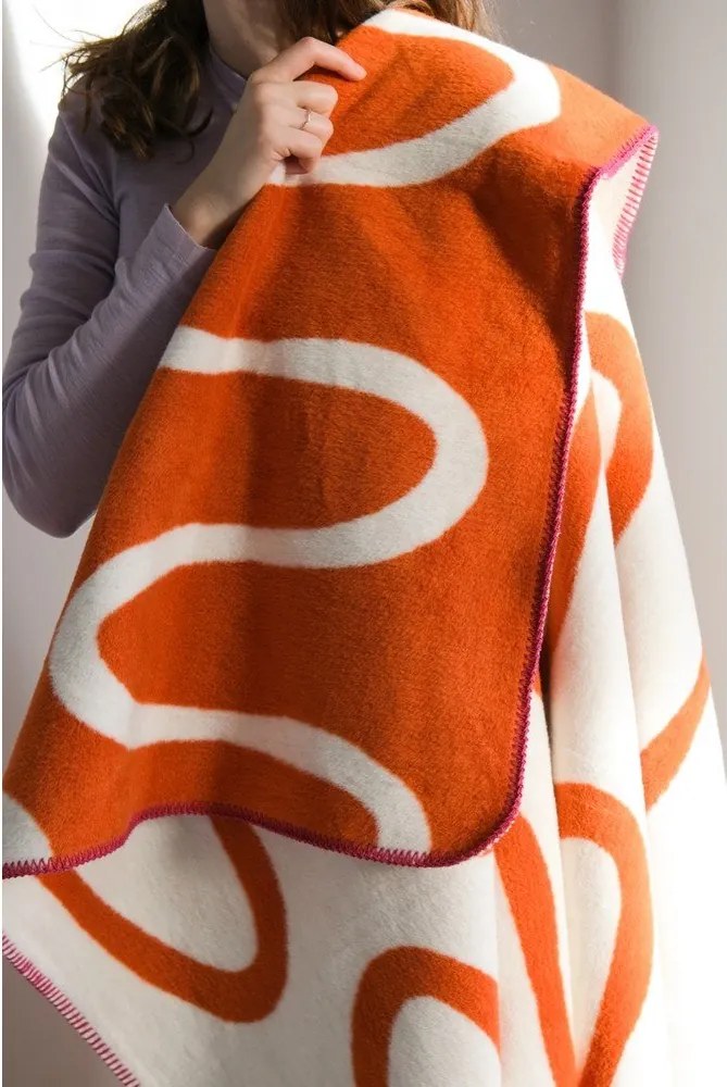 Pătură portocalie 150x200 cm Swirl – noo.ma