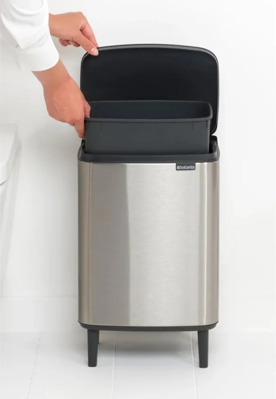 Cos de gunoi Brabantia Bo Small Hi 1006642, 4 l, Deschidere lina si silentioasa, Baza antiderapanta, Rezistent la amprente, Otel inoxidabil/Mat