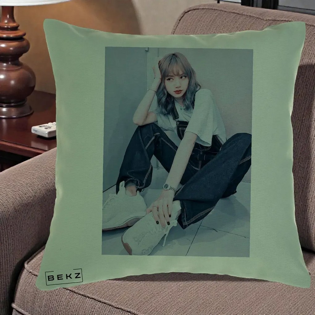 Perna Personalizata K-pop BLACKPINK Lisa, 40x40 cm, Verde, Husa Detasabila, Perna Inclusa, BEKZ®