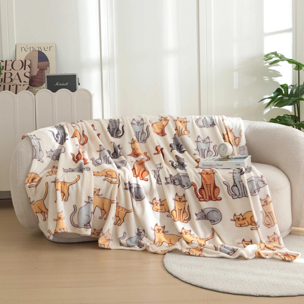 Patura din microplus COLORED CATS crem Dimensiune: 200 x 220 cm