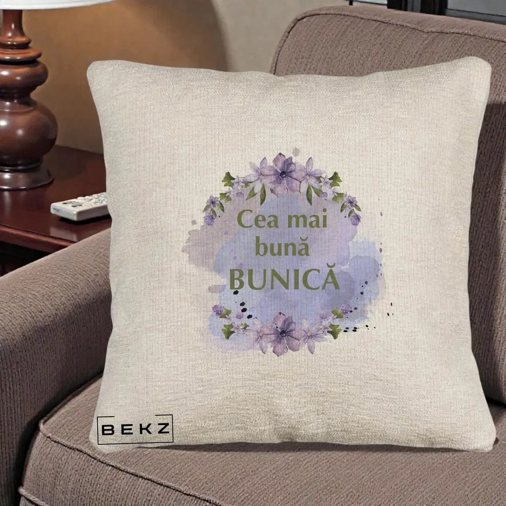 Cadou pentru Bunica - Perna Personalizata Cea Mai Buna Bunica Flori Mov Acuarela Auriu, 40x40 cm, Bej Canapea, Husa Detasabila, Perna Inclusa, BEKZ®