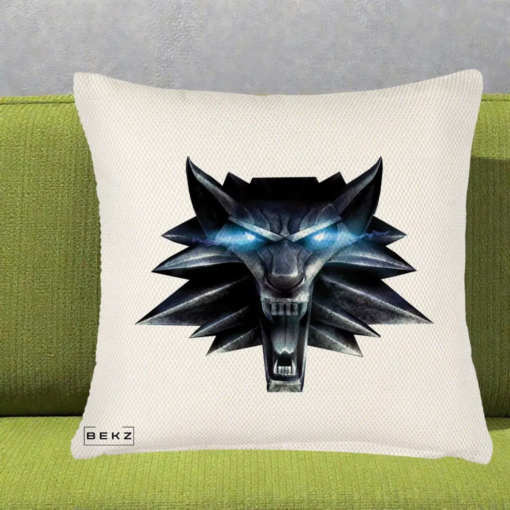 Perna Decorativa The Witcher Wolf Head, 40x40 cm, Crem Reliefat, Husa Detasabila, Perna Inclusa, BEKZ®
