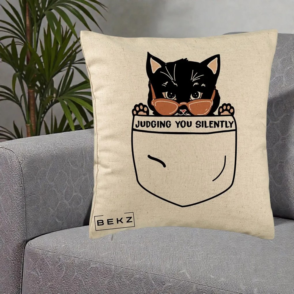 Perna Decorativa Judging You Silently Pisica Buzunar, 40x40 cm, Bej, Husa Detasabila, Perna Inclusa, BEKZ®