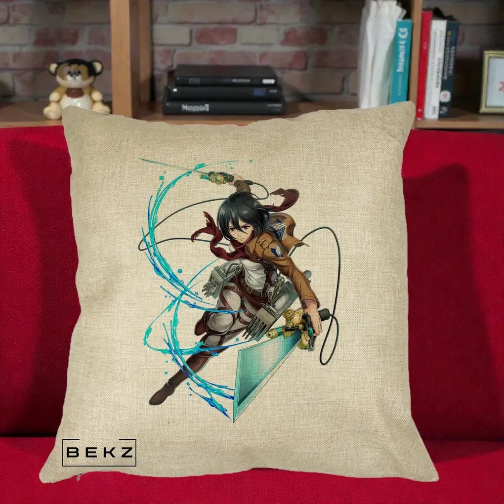 Perna Personalizata Attack on Titan Mikasa Ackerman Lupta, 40x40 cm, Crem, Husa Detasabila, Perna Inclusa, BEKZ®