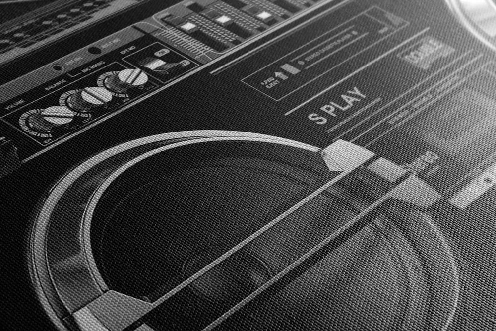 Tablou disco radio din anii 90 în design alb-negru
