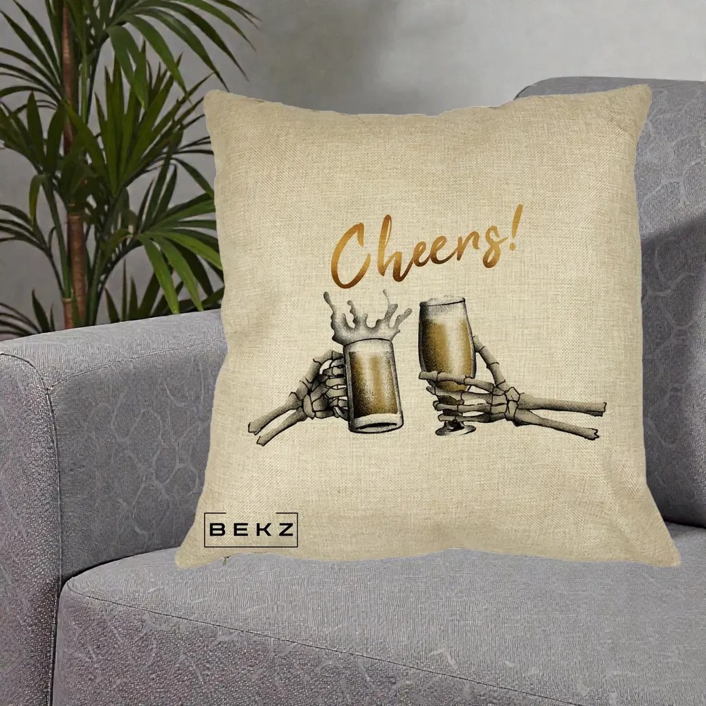 Perna Decorativa Halloween Cheers Schelete cu Bere, 40x40 cm, Crem, Husa Detasabila, Perna Inclusa, BEKZ®