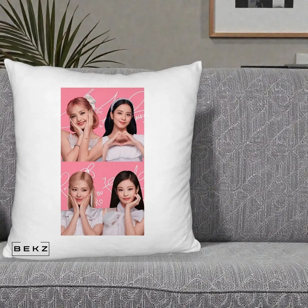 Perna Personalizata K-pop BLACKPINK Colaj Roz, 40x40 cm, Alb Pufos, Husa Detasabila, Perna Inclusa, BEKZ®
