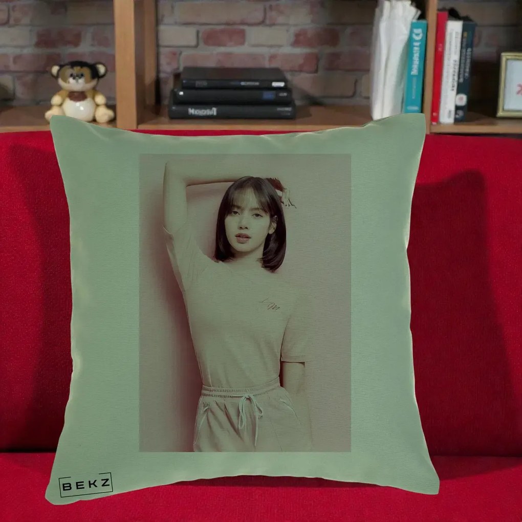 Perna Personalizata K-pop BLACKPINK Lisa Roz, 40x40 cm, Verde, Husa Detasabila, Perna Inclusa, BEKZ®