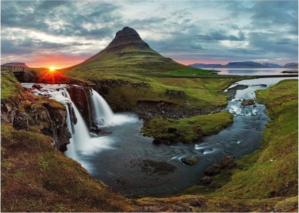 Tablou pe sticlă - Kirkjufell la apus (70x50 cm)