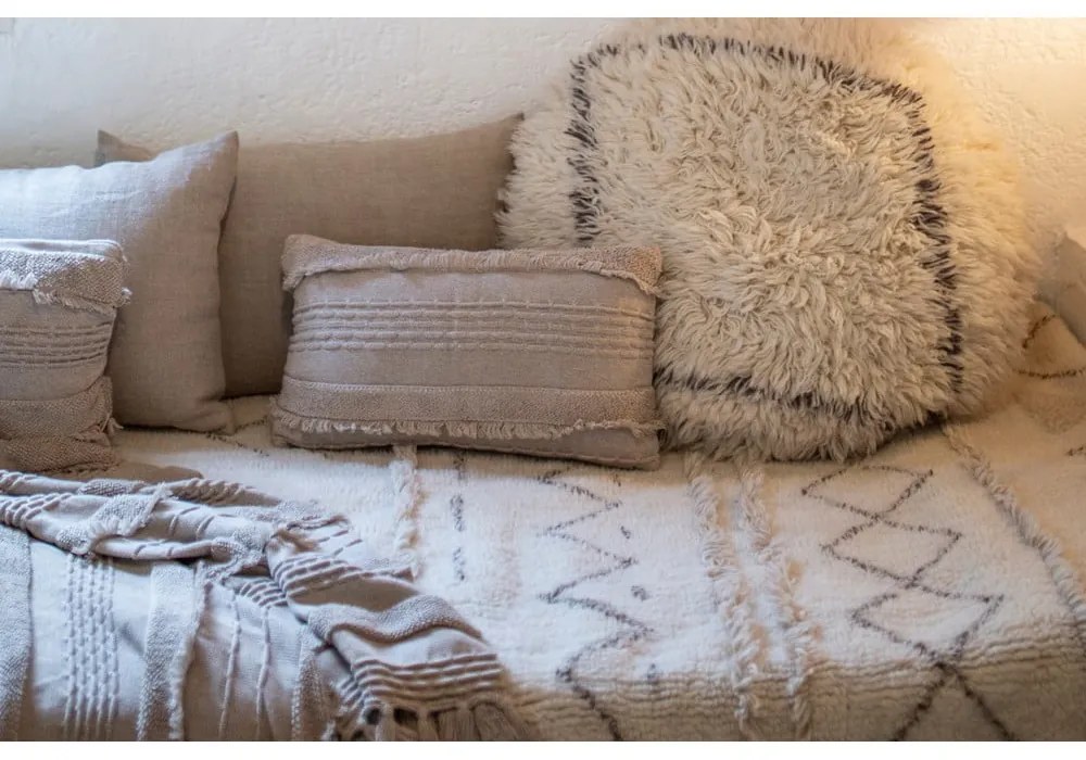 Taburet alb cu tapițerie din lână Berber Soul – Lorena Canals