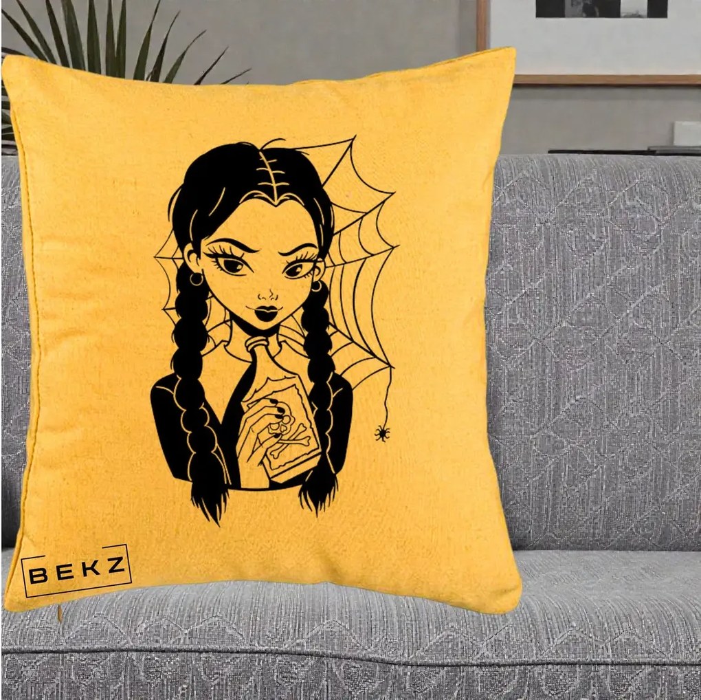 Perna Personalizata Wednesday cu Panza de Paianjen, 40x40 cm, Galben, Husa Detasabila, Perna Inclusa, BEKZ®