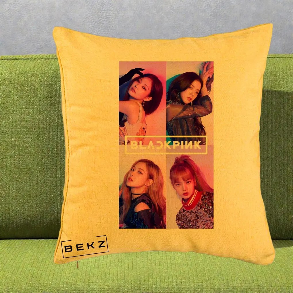 Perna Personalizata K-pop BLACKPINK Poster Colaj 4 Membre Violet Roz, 40x40 cm, Galben, Husa Detasabila, Perna Inclusa, BEKZ®