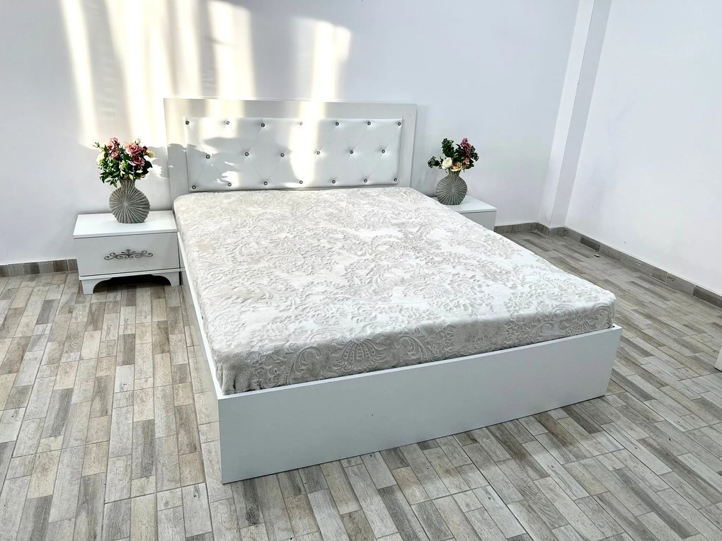 Set pat tapitat Milano, culoare alb, cu 2 noptiere Viena si saltea superortopedica lux 160 x 200 cm