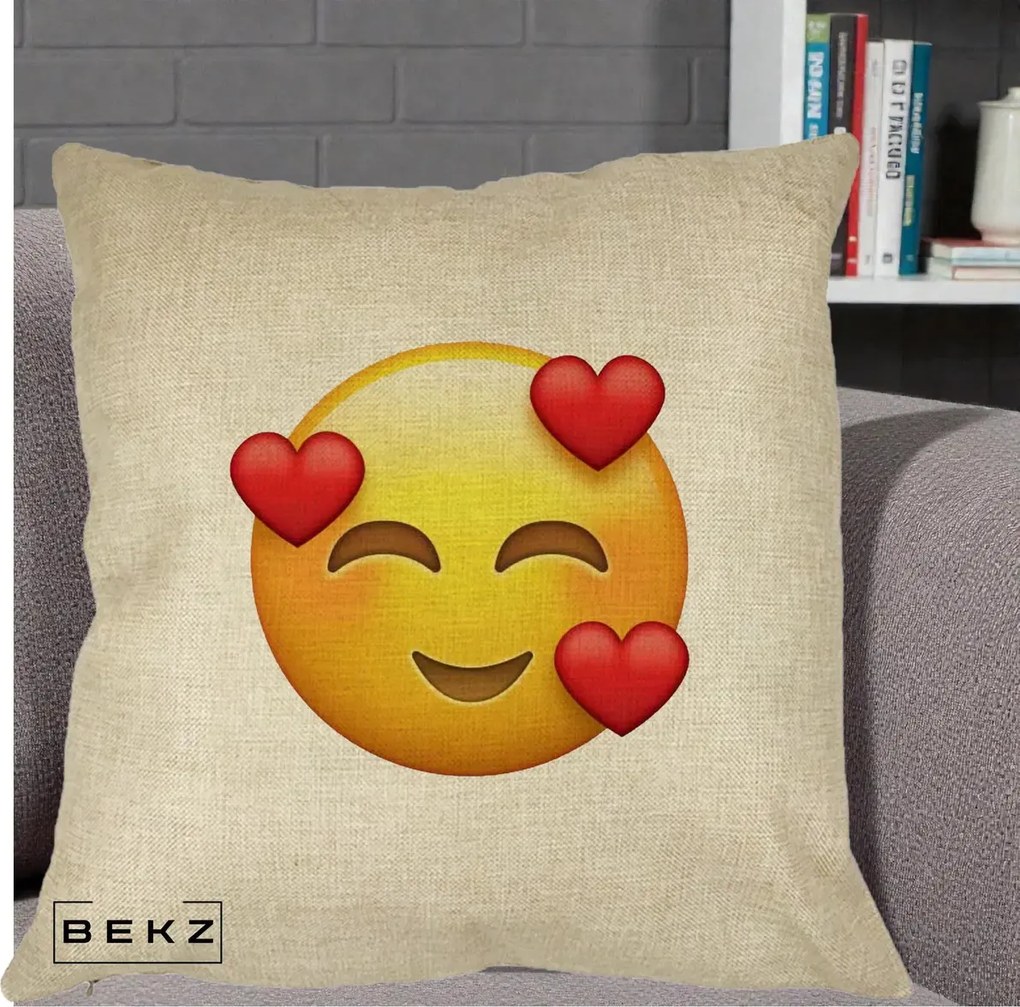 Perna Decorativa Emoji cu 3 Inimi, 40x40 cm, Crem, Husa Detasabila, Perna Inclusa, BEKZ®