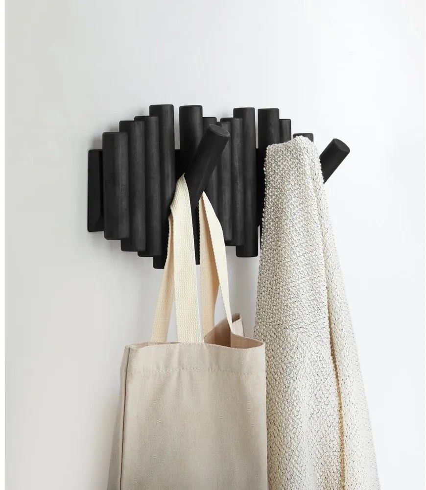 Cuier de perete negru din lemn masiv de pin Picket – Umbra