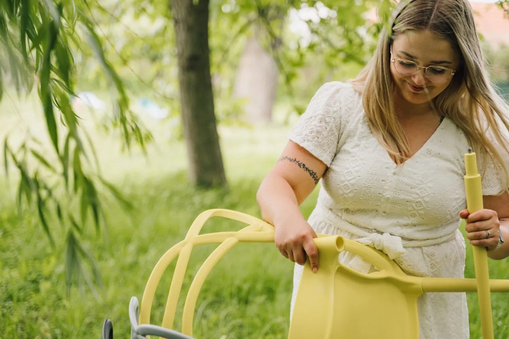 Scaun din plastic KATO mustar