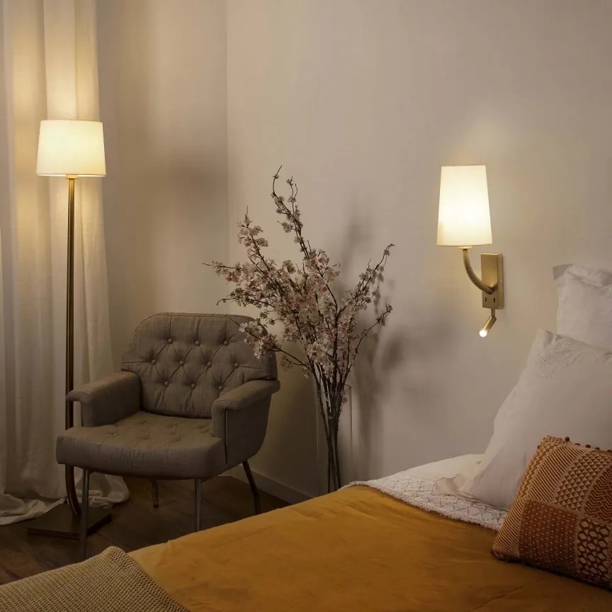 Aplica perete cu reader LED design clasic REM auriu/alb