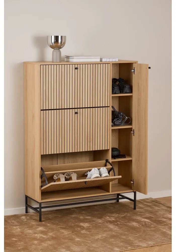 Pantofar în culoare naturală cu deschidere înclinată cu aspect de lemn de stejar 99x140x35 cm Albany – Actona