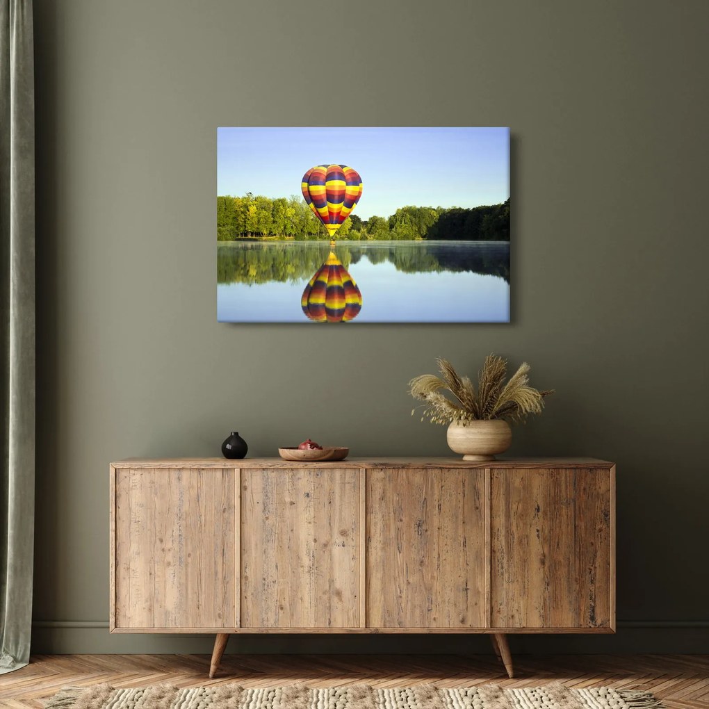 Tablou cu balon cu aer cald pe un lac (90x60 cm)