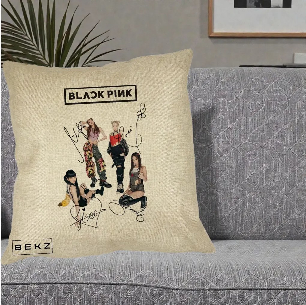 Perna Personalizata K-pop BLACKPINK Fotografie Grup Autografe Toate Membre, 40x40 cm, Crem, Husa Detasabila, Perna Inclusa, BEKZ®